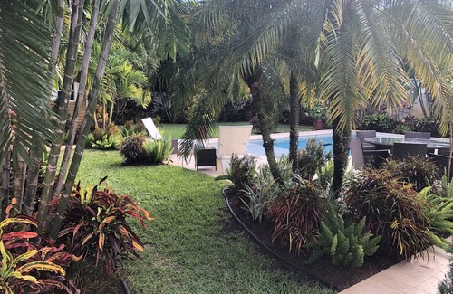Poinsettia Heights Apartment | Private bedroom + den suite - shared pool/garden in the heart of Fort Lauderdale