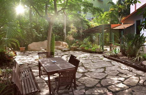 Giv'atayim Villa | Private boutique villa with back yard- 10 min from TLV center