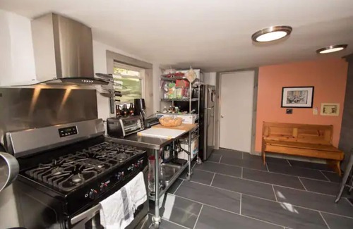 Mount Airy House | Private bungalow set in the forest