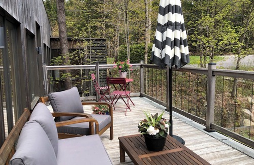 Saint-Brigitte-de-Laval House | Private modern cottage with stunning scenery and direct water access