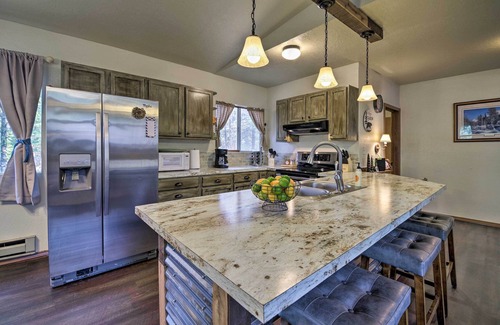 Garden Valley Cabin | Private Cabin, 5-Min Drive to Hot Springs & Golf!