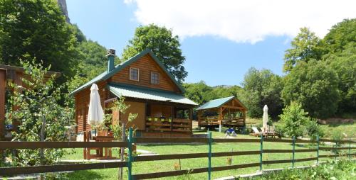 Savnik House | Private Cabin in the Woods