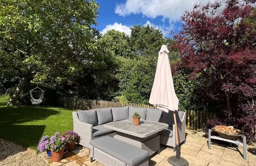 Bromham Cabin | Private Cabin near Bath & Longleat with hot tub for relaxing getaway