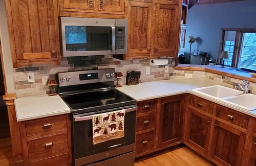 Marysvale Cabin | Private Cabin on Beautiful River! Enjoy the popular Paiute ATV Trail.