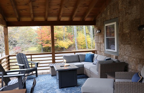 Rye Valley House | Private cabin on River: Hot tub, Fire table, hiking & fishing in front yard, AT