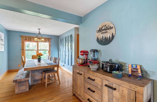Front Royal Cabin | Private Cabin Retreat | Hot Tub, Game Room, & More