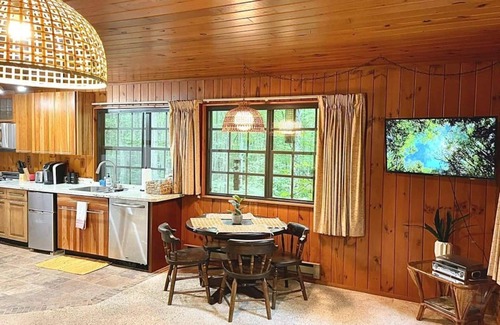 Pocono Lake Cabin | Private Cabin/Treehouse in the Poconos