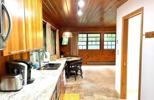 Pocono Lake Cabin | Private Cabin/Treehouse in the Poconos