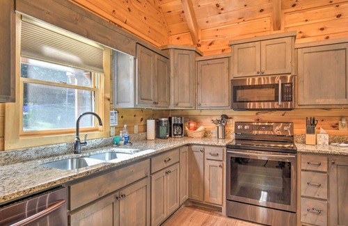 Mineral Bluff Cabin | Private Cabin w/Furnished Porch on < 3 Acres!