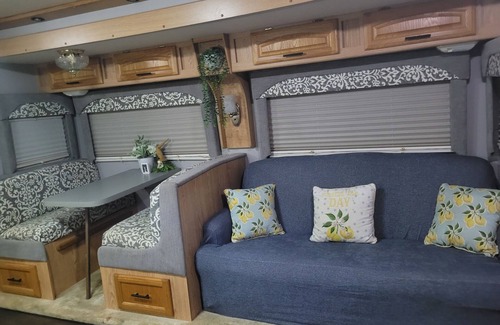 Alix House | Private camper minutes away from I40 and close to the national forest.