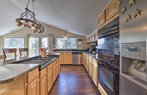 Cascade Cabin | Private Cascade Cabin with Hot Tub & Fire Pit!