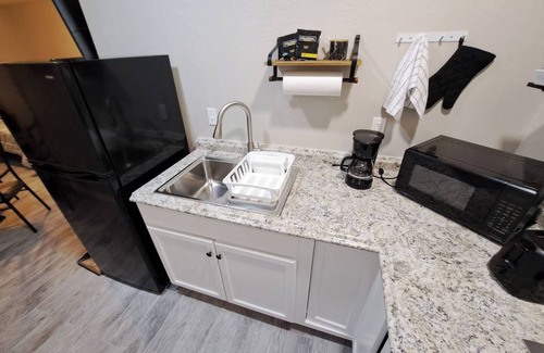 Lewisville Apartment | Private & Central Studio Apt @NorthDFW by I-35 Fwy. Free W&D Stays 30+ days only