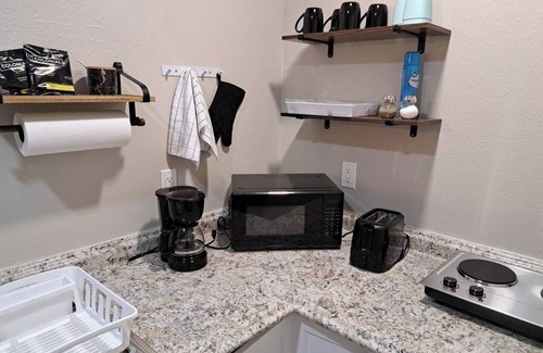 Lewisville Apartment | Private & Central Studio Apt @NorthDFW by I-35 Fwy. Free W&D Stays 30+ days only