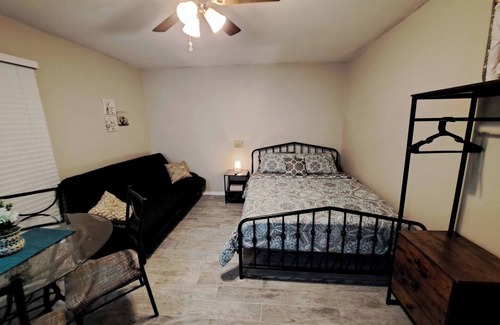 Lewisville Apartment | Private & Central Studio Apt @NorthDFW by I-35 Fwy. Free W&D Stays 30+ days only