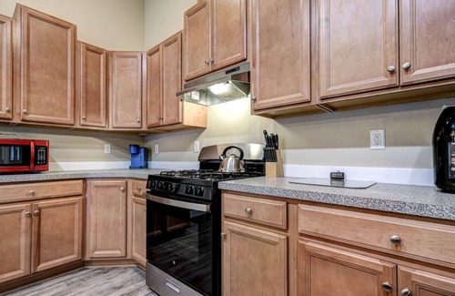 Hermiston House | Private & Central Townhouse, Garage #788A