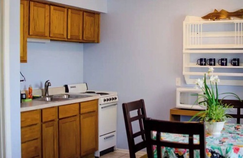 Snug Harbor Estates Apartment | Private Cocoa Beach Bungalow, near ocean