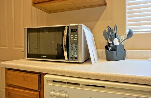 Pinnacle Peak House | Private & Comfortable: full kitchen, basic breakfast, and beautiful scenery