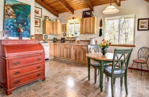 Royal Hawaiian Estates Cottage | Private Comtemporary Cottage with sauna