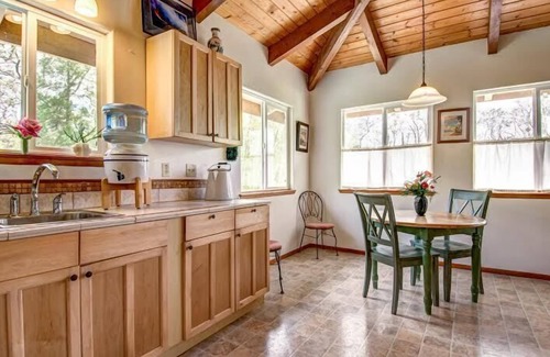 Royal Hawaiian Estates Cottage | Private Comtemporary Cottage with sauna