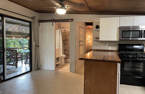 Honalo Cottage | Private cottage above Kona surrounded by coffee farms.