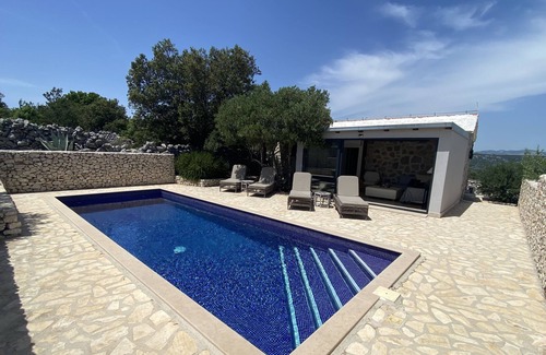 Vinisce Cottage | Private Cottage in olive grove with heated Pool.