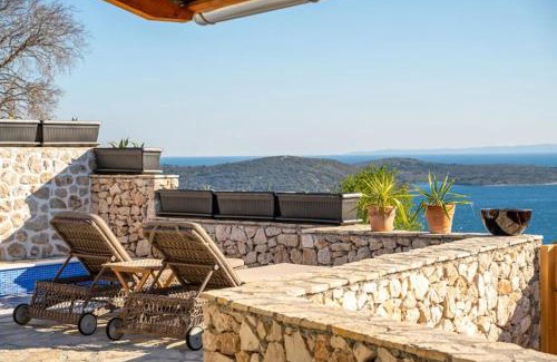 Vinisce Villa | Private Cottage in olive grove with heated Pool