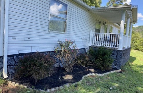 Stambaugh Cottage | Private Cottage Near The Lake with 3 bedrooms, 2 baths, and a gameroom!