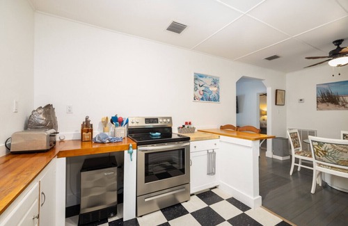 Islamorada Cottage | Private Cottage on Bayfront Estate – Pool, Beach, and Boating Paradise