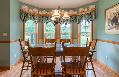 Kingsville Cottage | Private Cottage on Bear Creek 100 acre Farm- hiking ,covered bridges,wineries