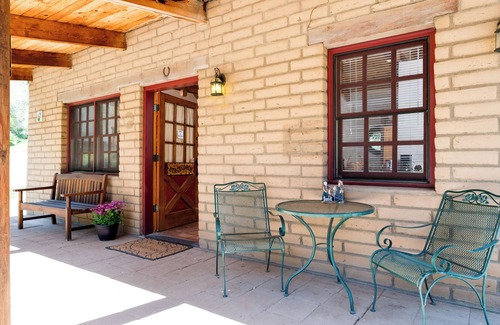 Ahwahnee Cottage | Private cottage with Kitchenette: Your Romantic Hideaway near Yosemite