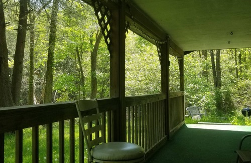 Elk Garden Cabin | Private Cottage With View of Beautiful Abrams Creek