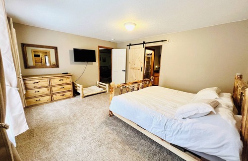 Cave Junction Other | Private Country Paradise with Beautiful Indoor Pool and Spa. PET FRIENDLY