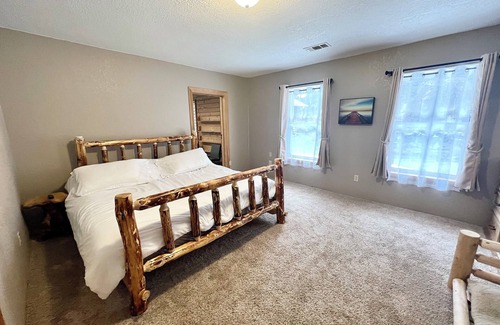 Cave Junction Other | Private Country Paradise with Beautiful Indoor Pool and Spa. PET FRIENDLY
