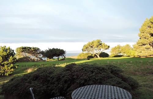 Sea Ranch House | Private Courtyard with Hot Tub. Ocean View.2 min. walk to bluff