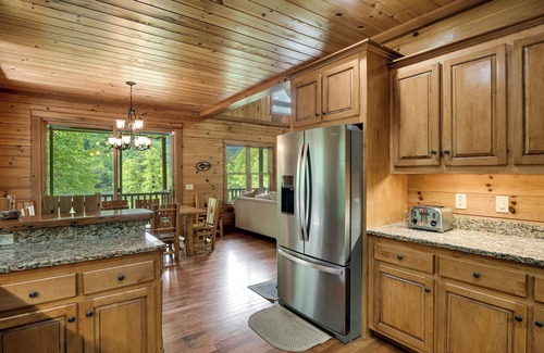 Topton Cabin | PRIVATE COVE FOR SWIMMING! LAKEFRONT WITH DOCK, MOUNTAIN VIEWS, FIRE PIT.