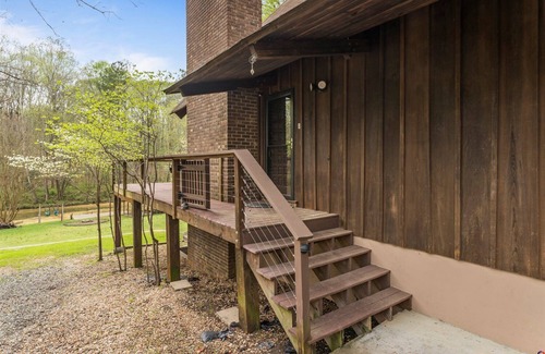 Bracey House | Private Cove, Sleeps 18, Pool Table, Kayaks, Dock