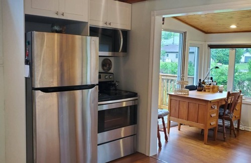 Turkey Point Cottage | Private, cozy and steps from the beach!