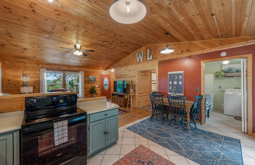 Mentone Cabin | Private, Cozy Cabin only 7 min from Downtown Mentone