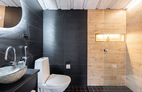 Jamsa Cabin | Private & Cozy Suite on Himosranta with Lake Views