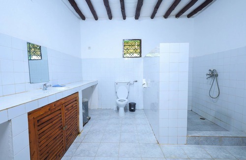 Diani Beach Villa | Private cozy villa 10 min to the beach!