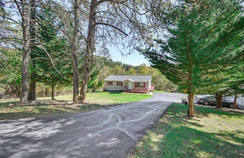 Berkeley Springs House | Private Deck: Berkeley Springs Getaway!