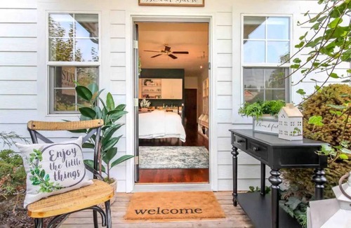 Bonney Lake Cottage | Private/detached cottage in farmhouse setting, close to endless recreation