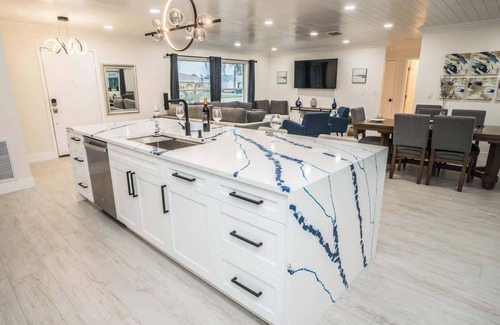 Apollo Beach House | Private Dock~Covered Pool~Hot Tub~Game Room Fun!