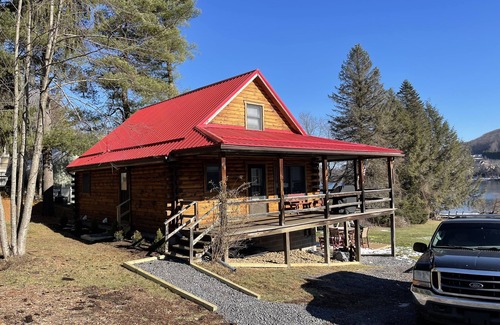 McHenry Cabin | Private Dock, Hot Tub, Lakefront, Play Set, Large yard, Fire Pit, gas fireplace