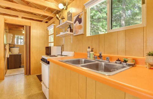 Sidney Cottage | Private Dock on Messalonskee Lake: Cozy Cottage!