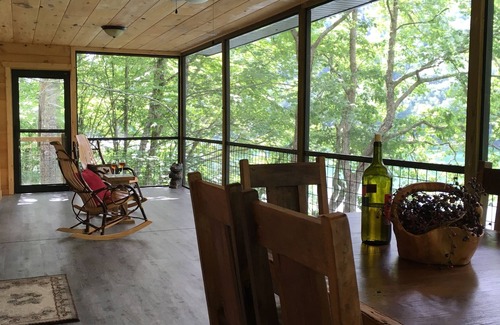 Topton Cabin | Private dock, Wifi, Lakefront, Rustic Appalachian Cabin on Nantahala Lake!