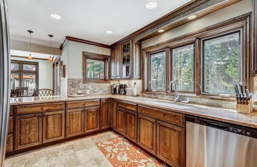 Vail House | ⭐️ Private East Vail Home, OnShuttleRoute, 4 EnSuites, HeatedGarage, EV Charger