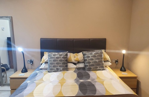 Frampton on Severn House | Private ensuite double room in guest house