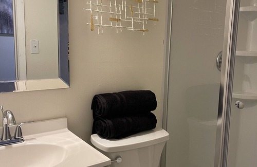 The Colony Apartment | Private entrance studio apt, free Wi-Fi & parking!