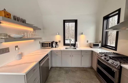 Jeffersonville House | Private Escape, Stunning Views in Jeffersonville